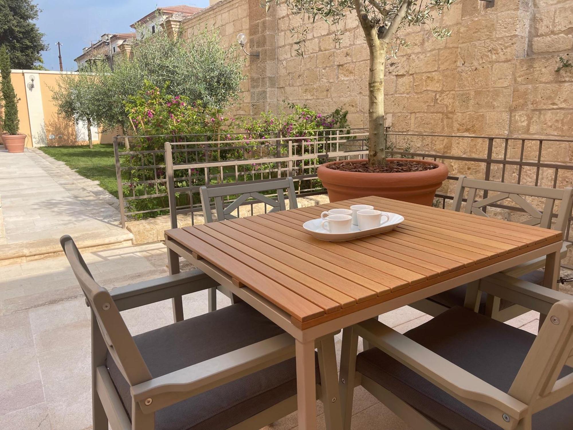Hotel Palazzo Pitagora Taranto Esterno foto